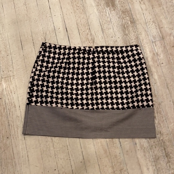 Michael Kors Houndstooth A Line Mini Skirt Size 10 GC - Picture 7 of 7